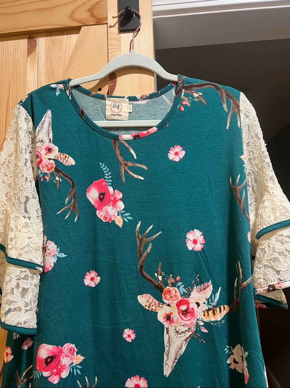 Grace & Emma brand Floral Lace-Sleeve Teal Women's Top size large